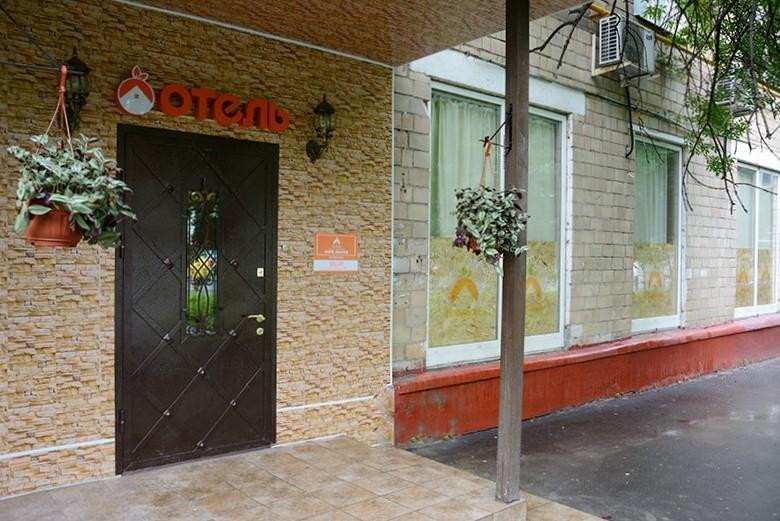 Apelsin Hotel on Vystavochnaya