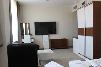 Фото отеля Kolhida hotel №0