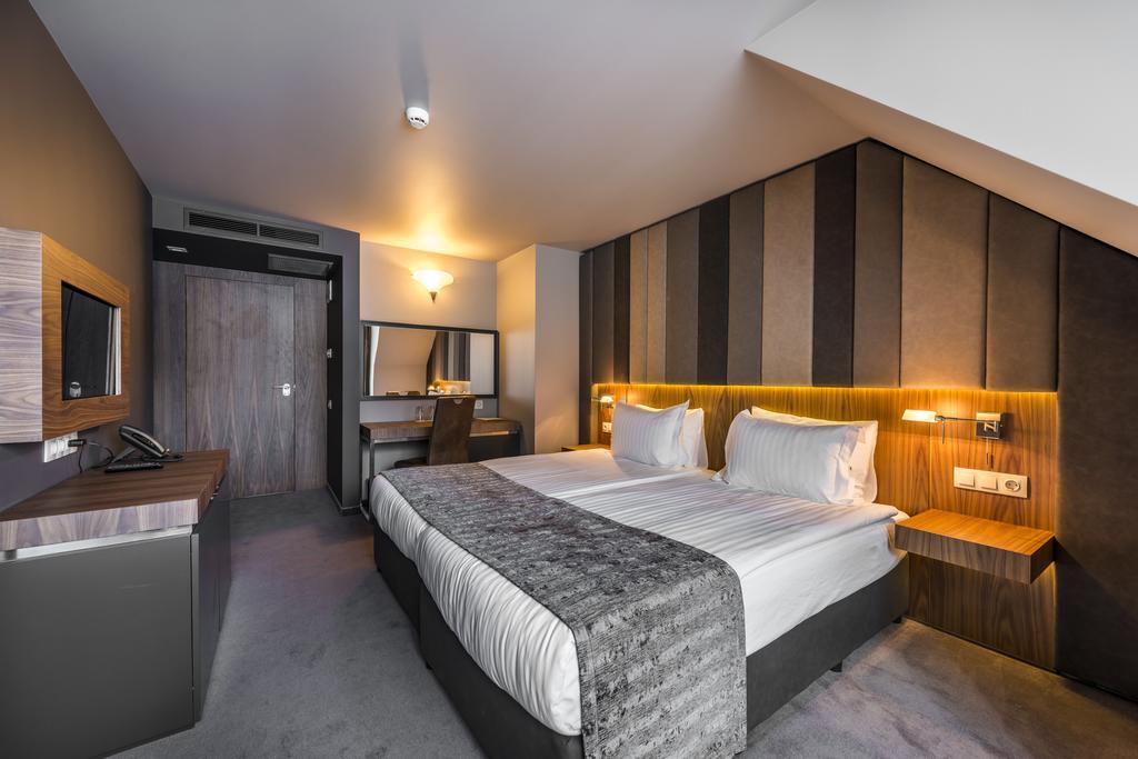 Фото отеля All Seasons Residence Hotel №1