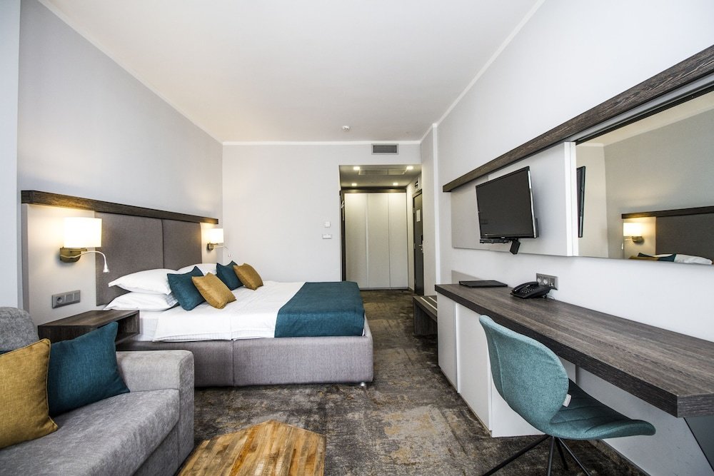 Фото отеля Best Western PLUS Premium Inn №3