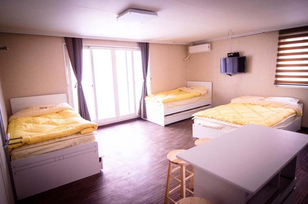 Фото отеля YaKorea Hostel Hongdae №2