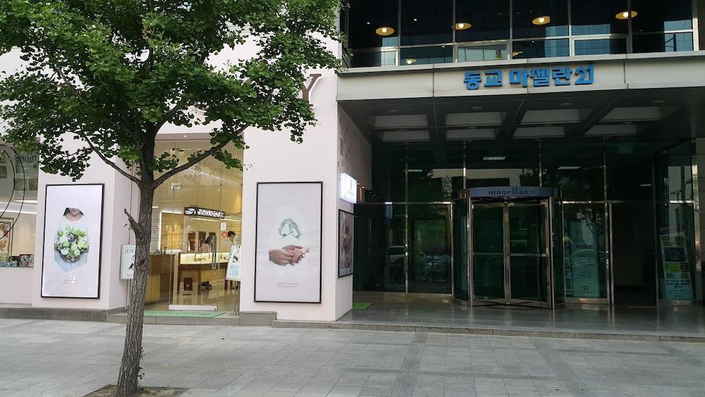 Фото отеля Hongstay In Hongdae №1