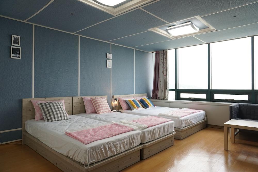 Фото отеля Hongstay In Hongdae №2