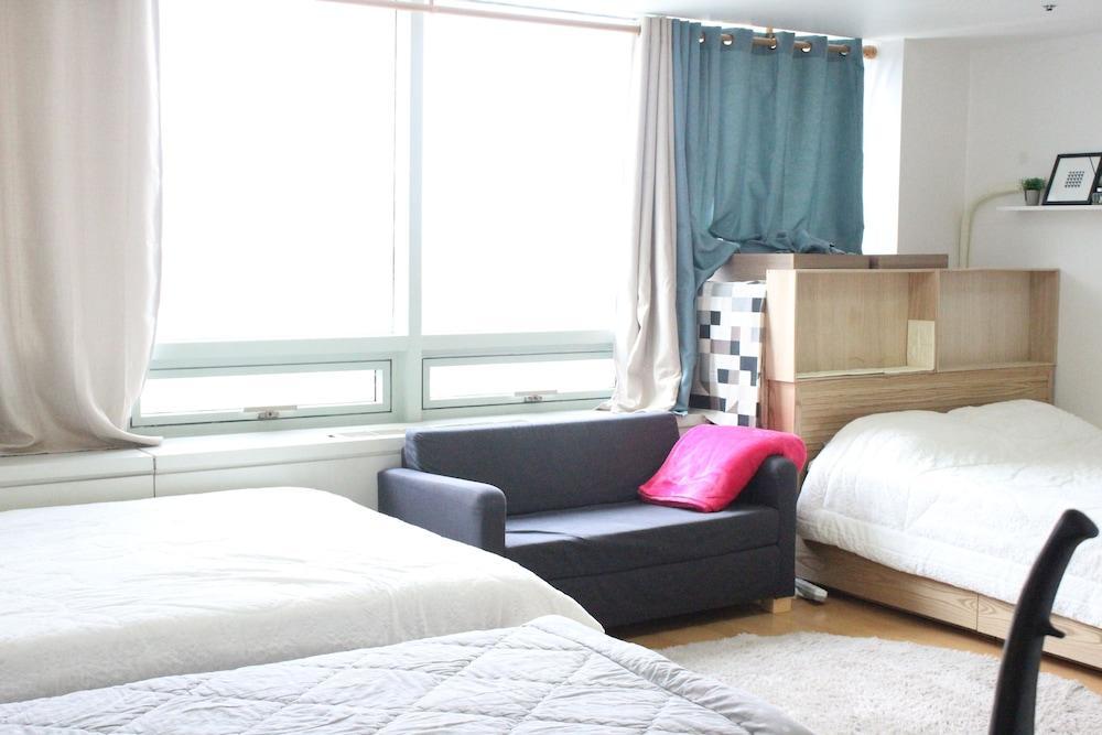 Фото отеля Hongstay In Hongdae №3