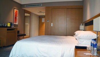 Фото отеля Four Points by Sheraton Taicang №3