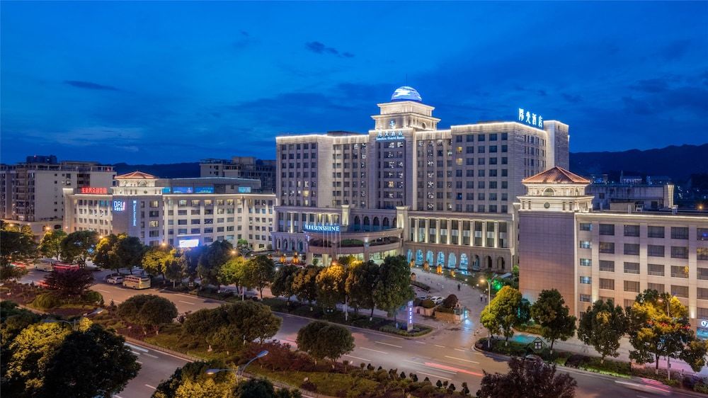 Фото отеля Sunshine Hotel Zhangjiajie №30