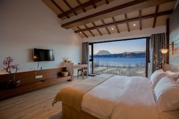 Фото отеля Lugu Lake Er San Boutique Inn №0