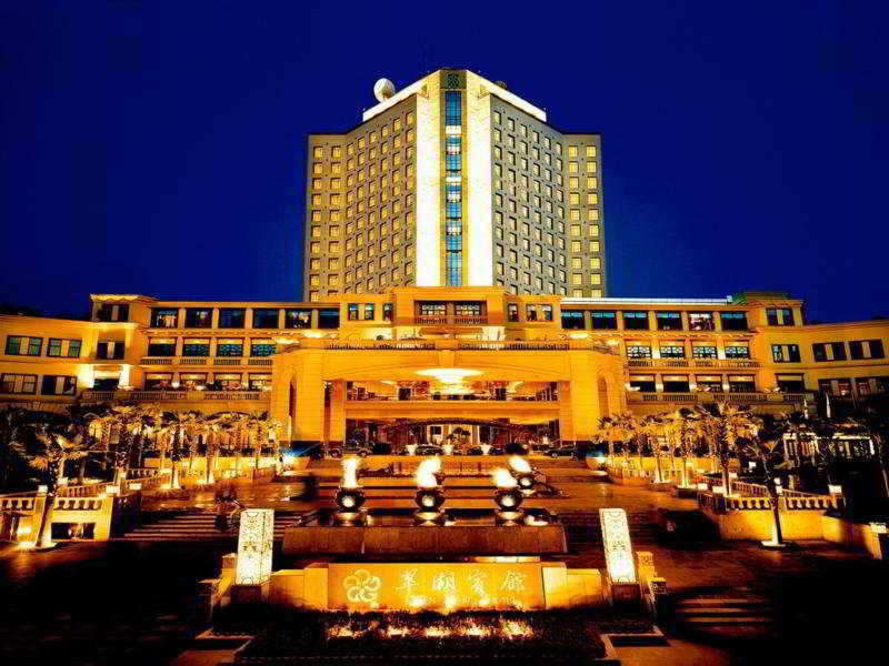 Фото отеля Zhongwei Green Lake Hotel Kunming №2