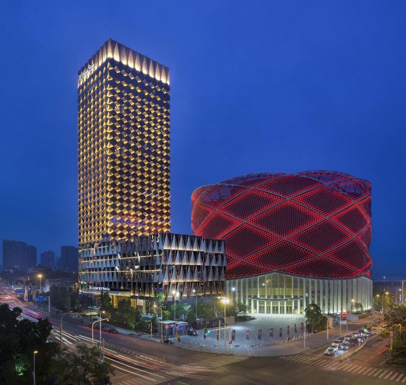 Фото отеля Wanda Reign Wuhan №7