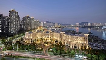 Фото отеля Hotel Indigo Xiamen Haicang №0